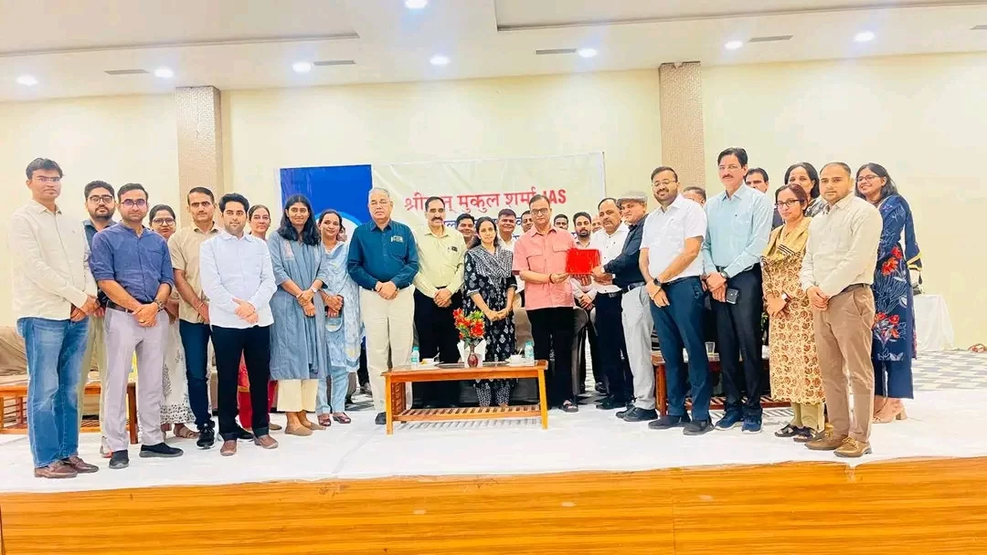 लोहिया रिसोर्ट में आयोजित समारोह में साफा व माला पहनाकर और स्मृति चिन्ह देकर किया सम्मानित