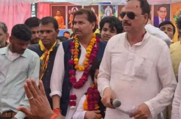 विधायक-सांसद ने बरसाए फूल