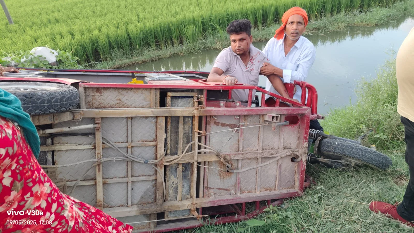 राहगीरों के सूझबूझ से बड़ा हादसा होने से टला
