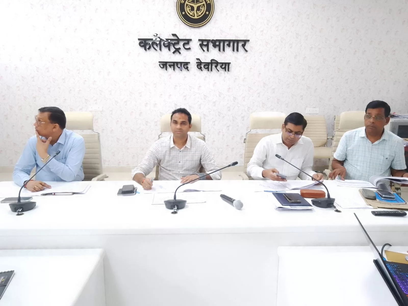 निर्माण में तेजी लाने के निर्देश