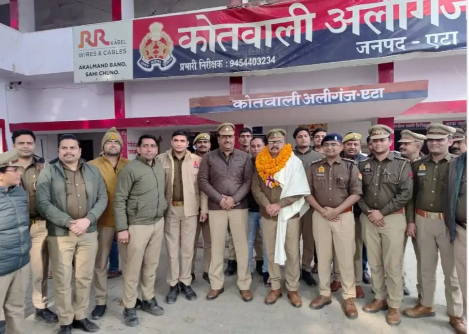 पुलिसकर्मियों ने दी भावभीनी विदाई