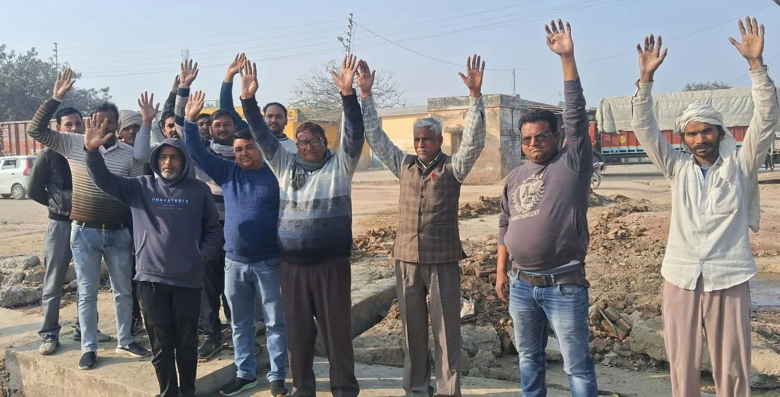 सड़क नाली के निर्माण कार्य को लेकर हो रही धांधली