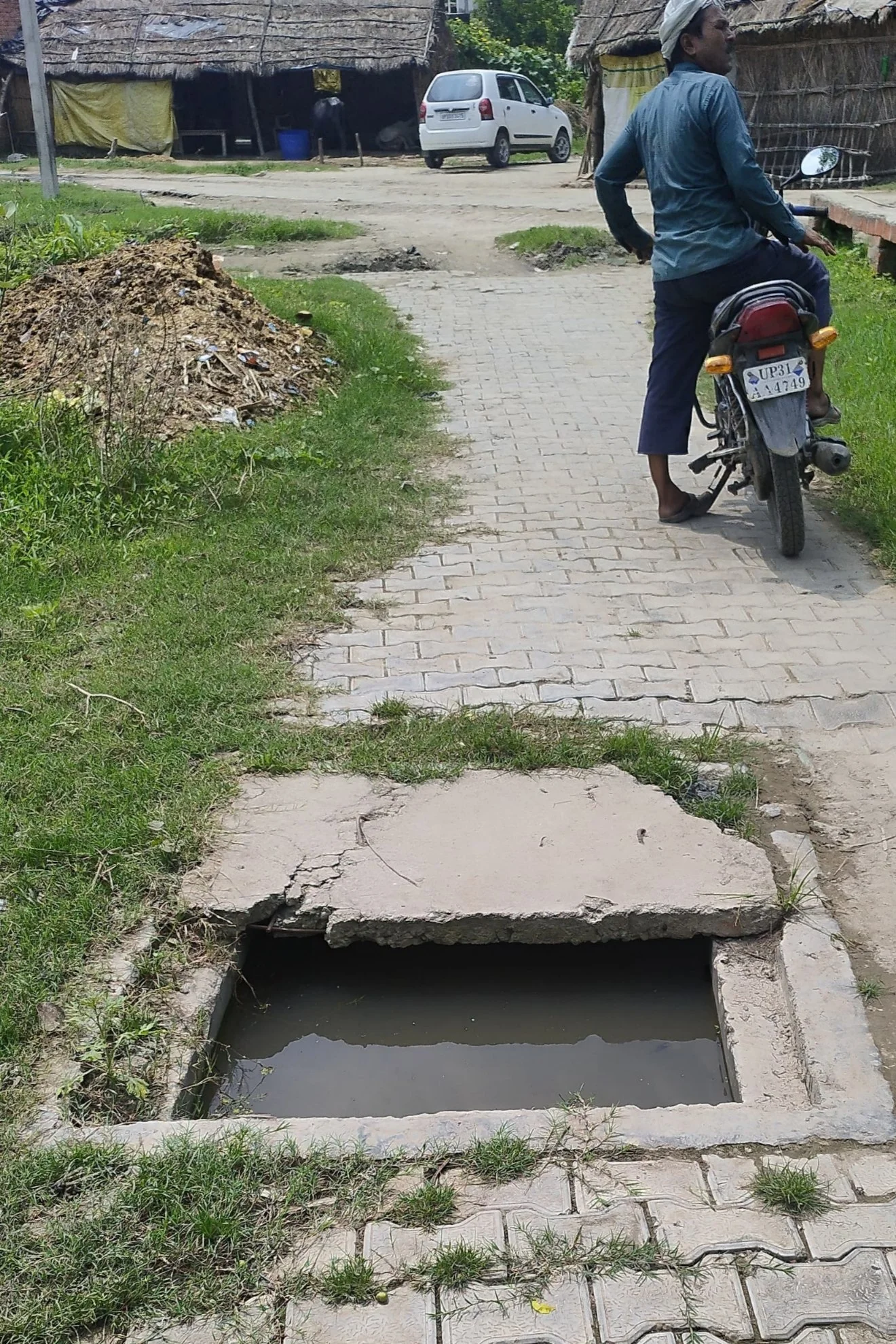बस्तौली में खुले हौज के गड्ढे दे रहे हादसों की दावत