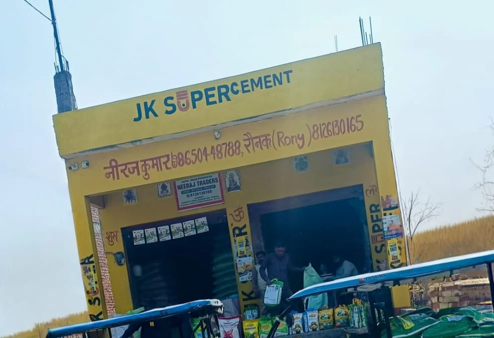 लाखों की नगदी व सामान पार