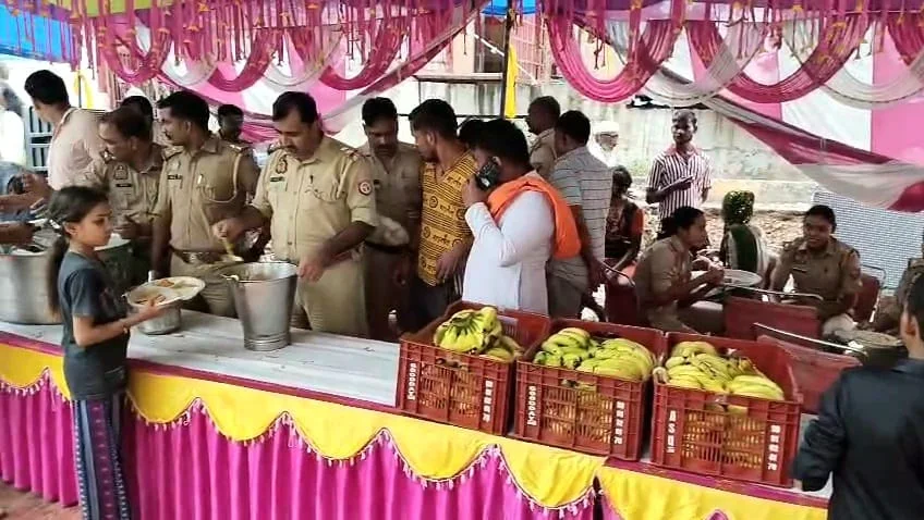 सैकड़ों कांवड़ियों ने लिया प्रसाद
