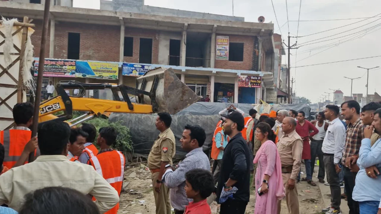 स्थानीय लोगों ने भूमि पर खाद गड्ढों और निजी दावे का किया विरोध