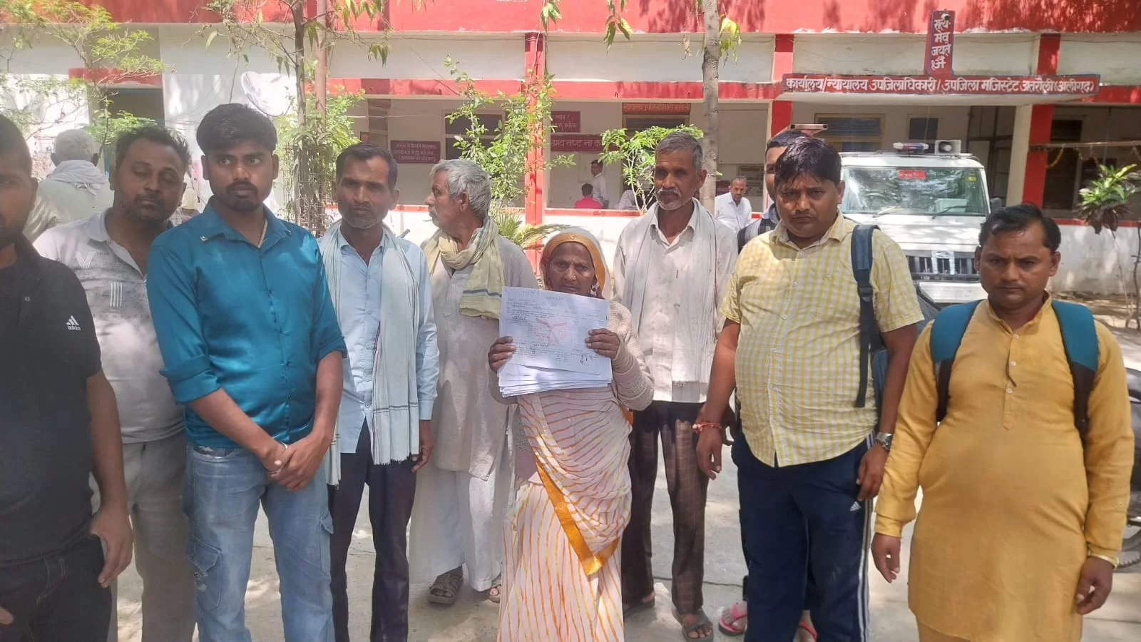 पुलिस पर भी कार्रवाई न करने का आरोप, पीड़िता ने आत्महत्या की चेतावनी दी