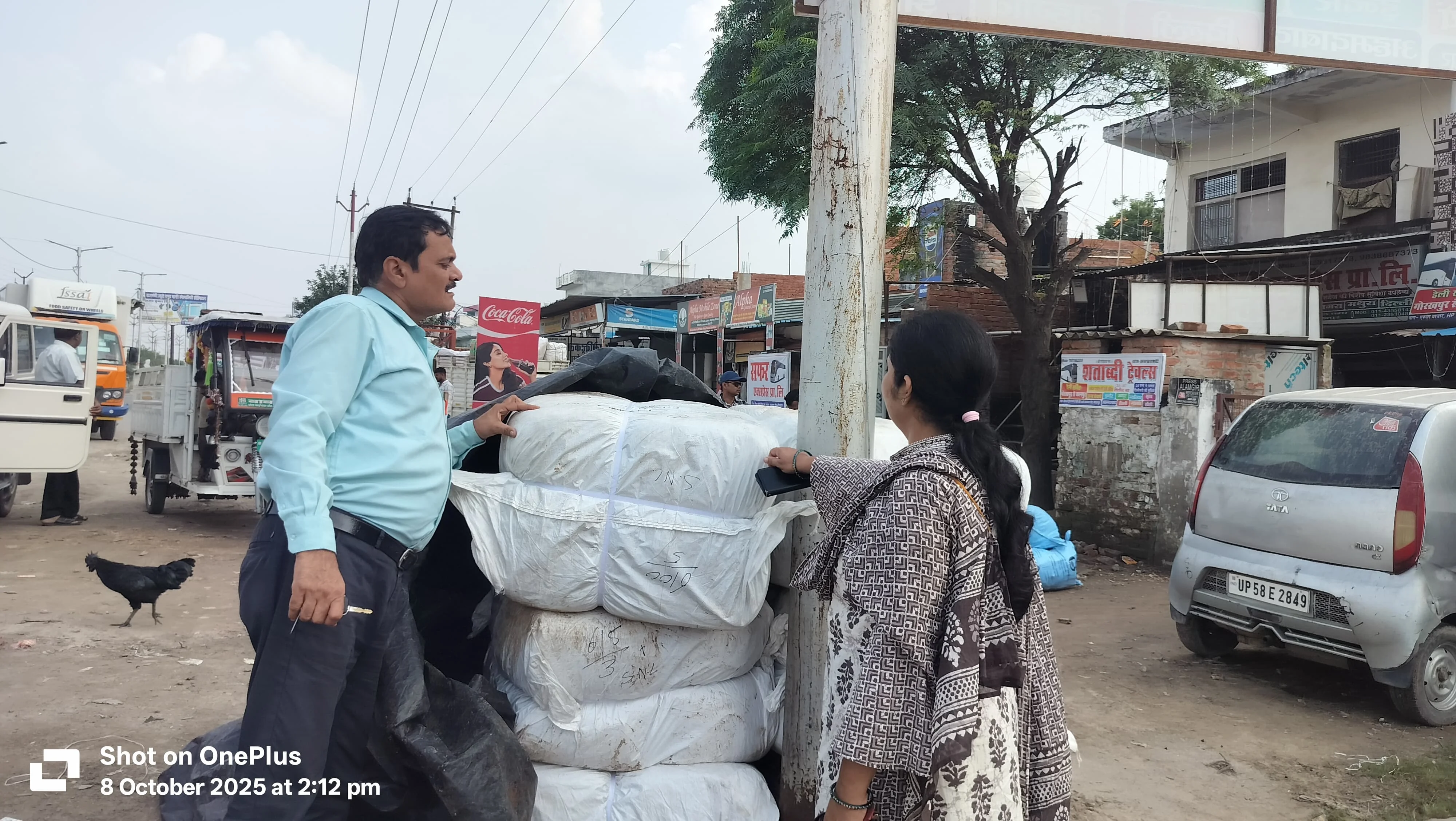 सहायक आयुक्त Dr. सुधीर कुमार सिंह के निर्देशन में Expired और Substandard मिठाई एवं बिस्किट नष्ट, दिल्ली-हरियाणा बसों की भी की गई विशेष जांच