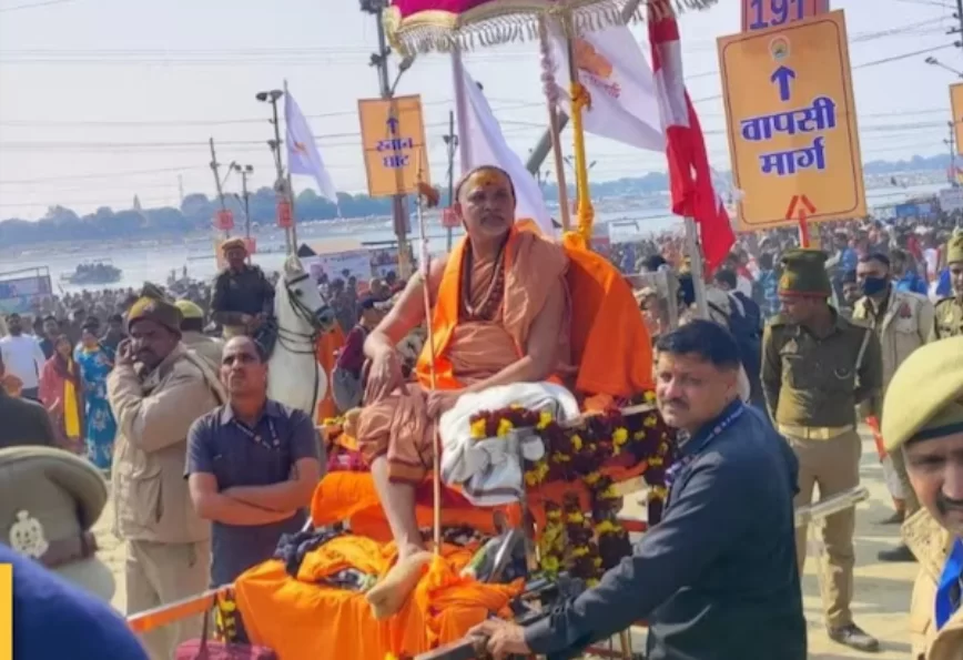 जानकारी के अनुसार, शंकराचार्य जी कल से अन्न–जल त्यागकर अपने शिविर में बैठे हुए