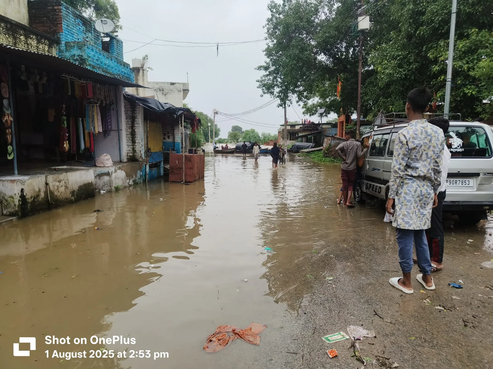 पैलानी तहसील में यमुना, केन और चंद्रावल नदियों का कहर, कई गांव जलमग्न