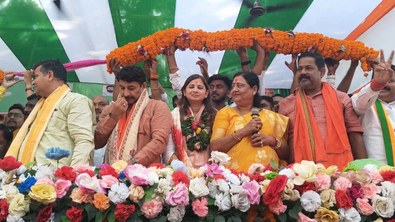 मनोज तिवारी, दिनेश सिंह समेत कई नेताओं की मौजूदगी में विकास और शिक्षा को बनाया चुनावी मुद्दा