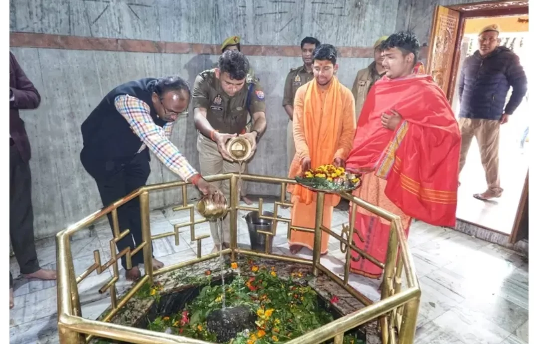 लाखों की संख्या में शिव मन्दिरों में भक्तों ने किया जलाभिषेक ड्रोन से निगरानी