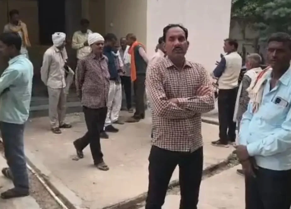 युवती ने फांसी लगाई 1 साल पहले तय हुआ था रिश्ता