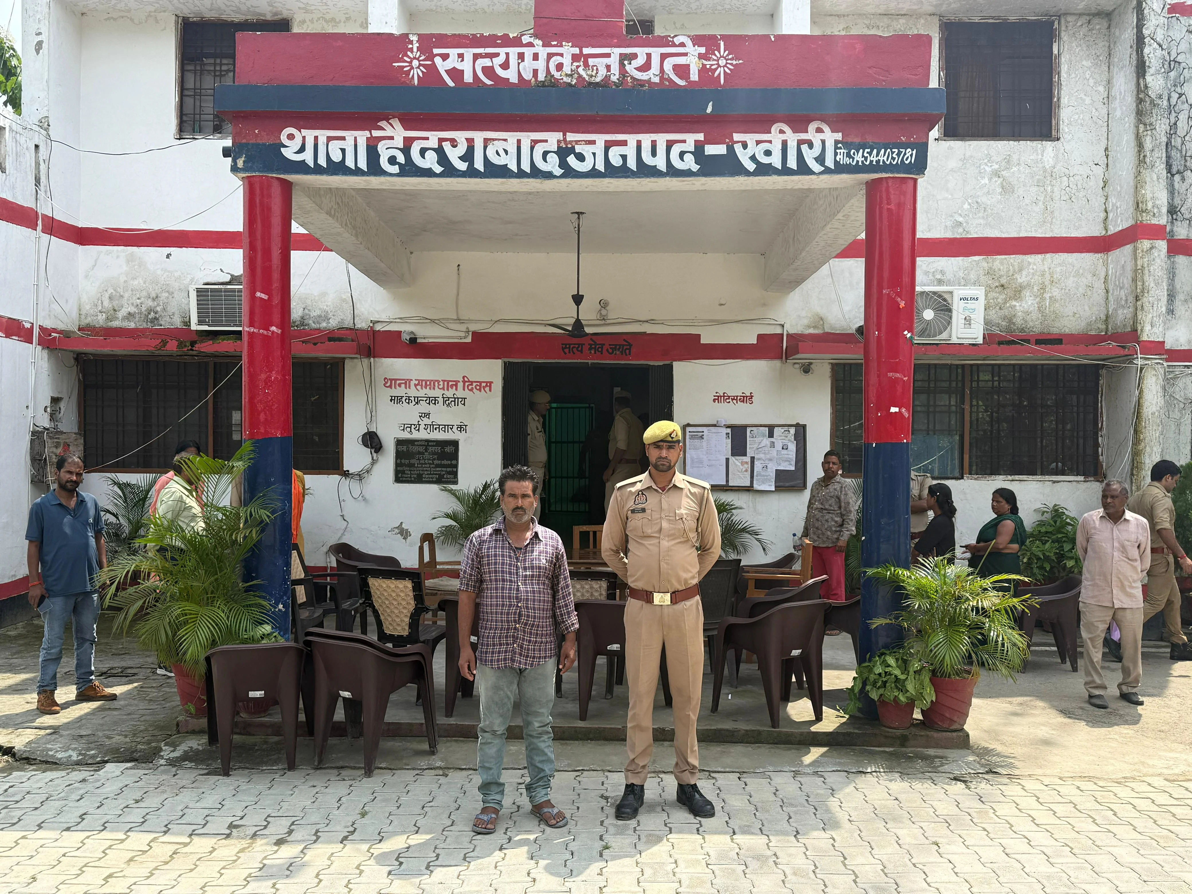 पाक्सो एक्ट तथा धारा 3(2)V SC/ST एक्ट के तहत वारंट जारी