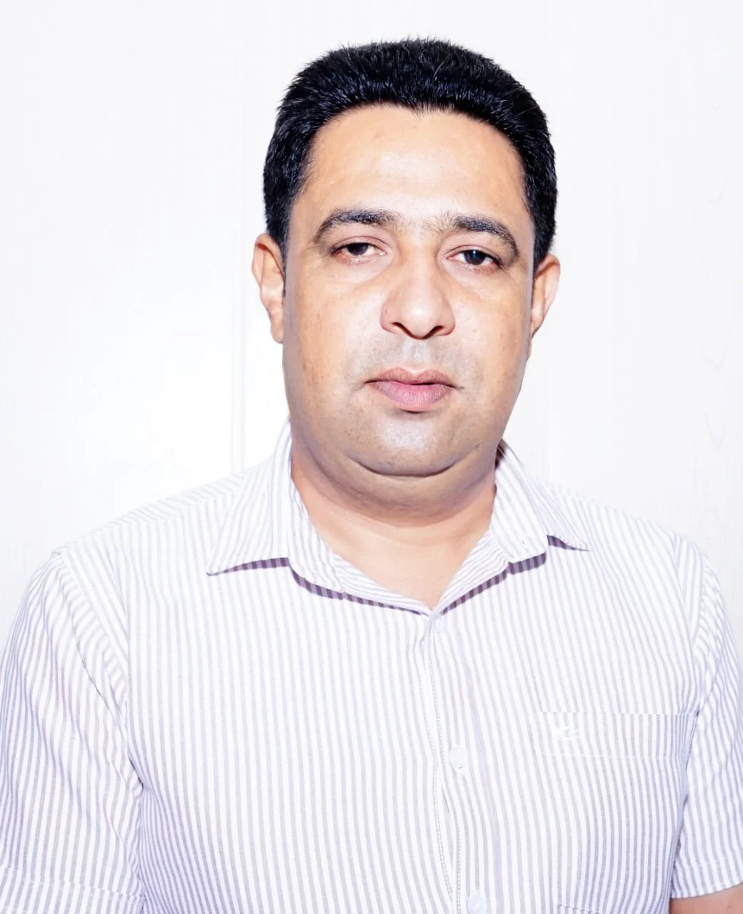 गंभीर हालत में लखनऊ रेफर युवक, आर्थिक तंगी से जूझ रहे परिजनों का संभाला दुख