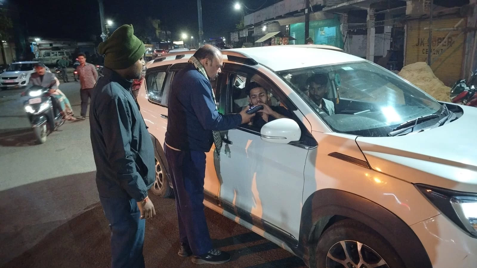 1 घंटे की चेकिंग में 3 वाहन जब्त