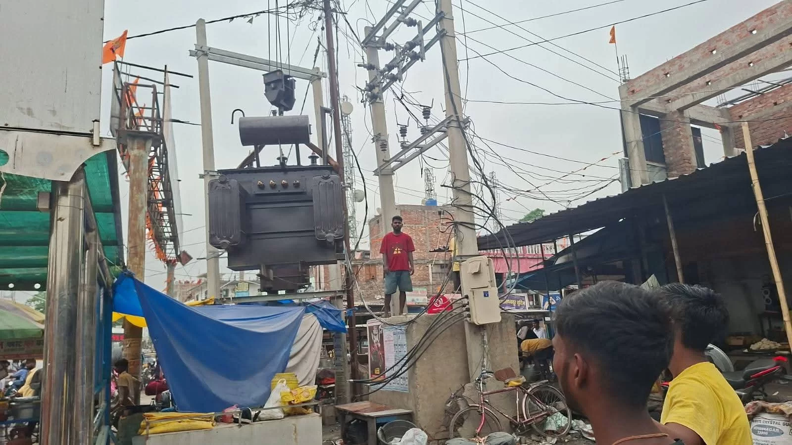 100 केवी की जगह 200 केवी ट्रांसफार्मर भी लगाया गया