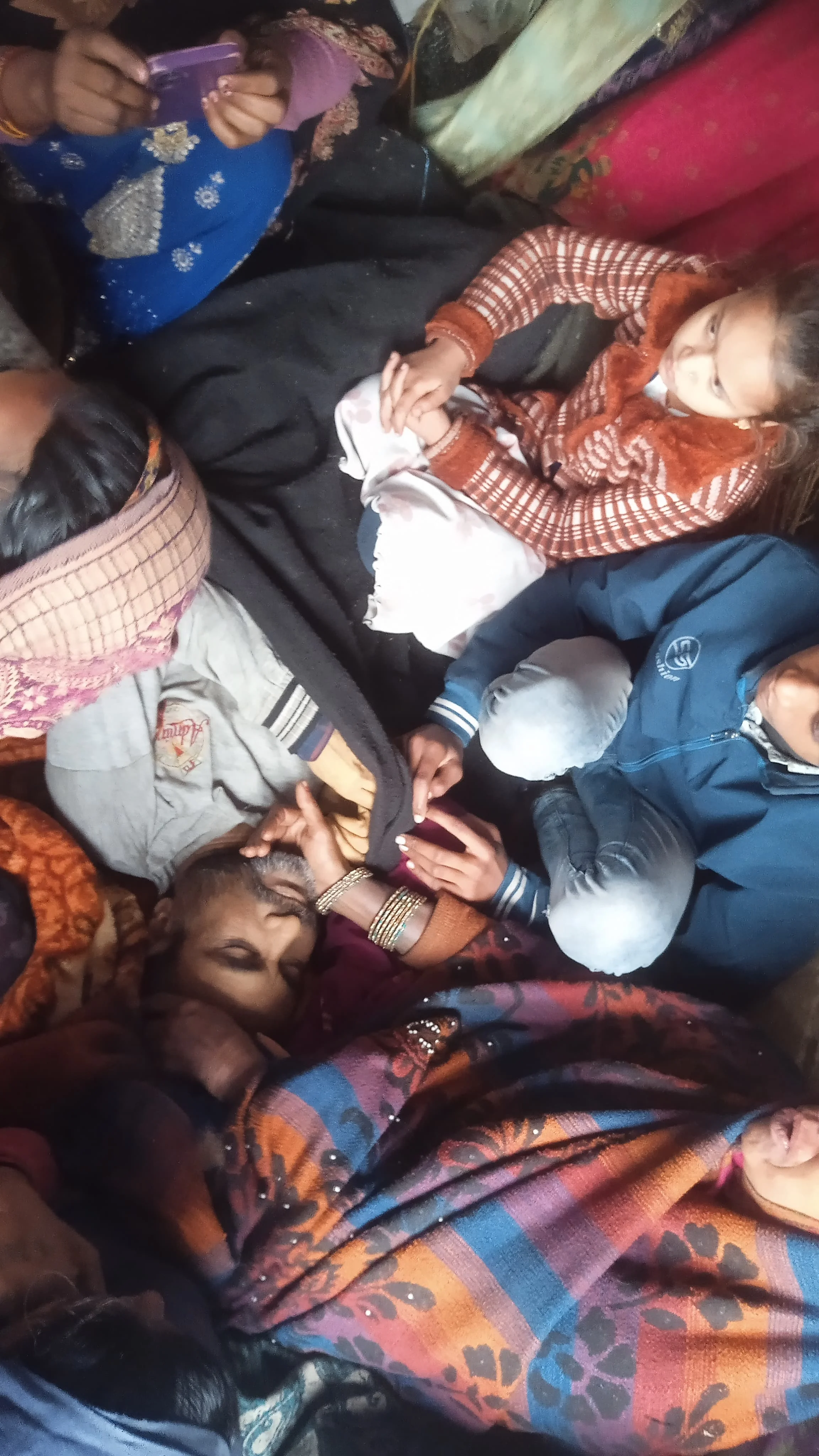ब्लॉक आंचल नगर प्रशासन बेखबर सुधि लेने वाला कोई नहीं