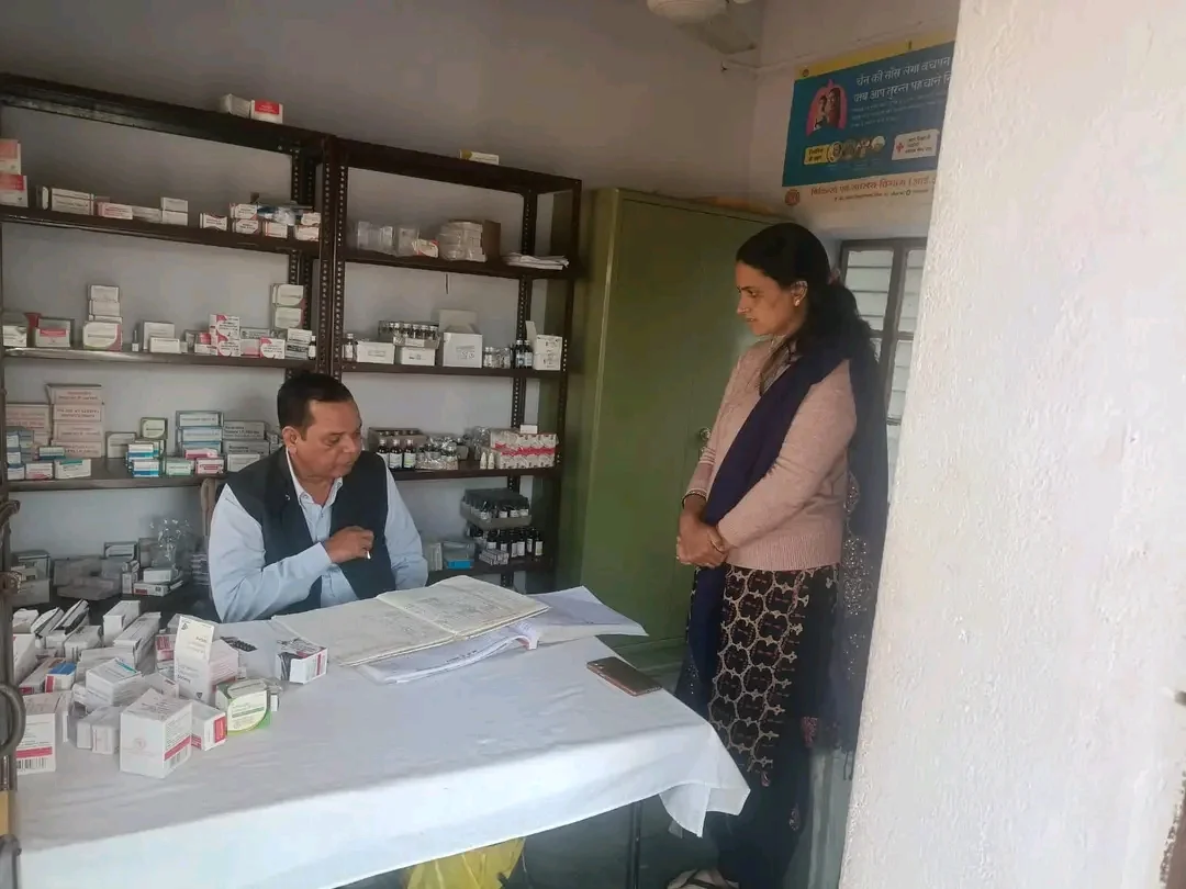 सीकर में सामुदायिक व प्राथमिक स्वास्थ्य केन्द्रों की व्यवस्थाओं का लिया जायजा, सुधार के दिए निर्देश