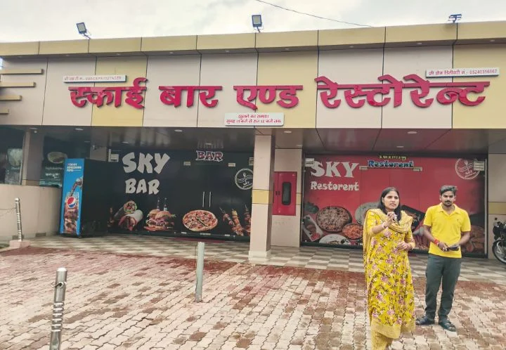 खाने में कीड़ा मिलने की शिकायत पर उठाया कदम, भोजन के सैंपल जांच हेतु भेजे गए