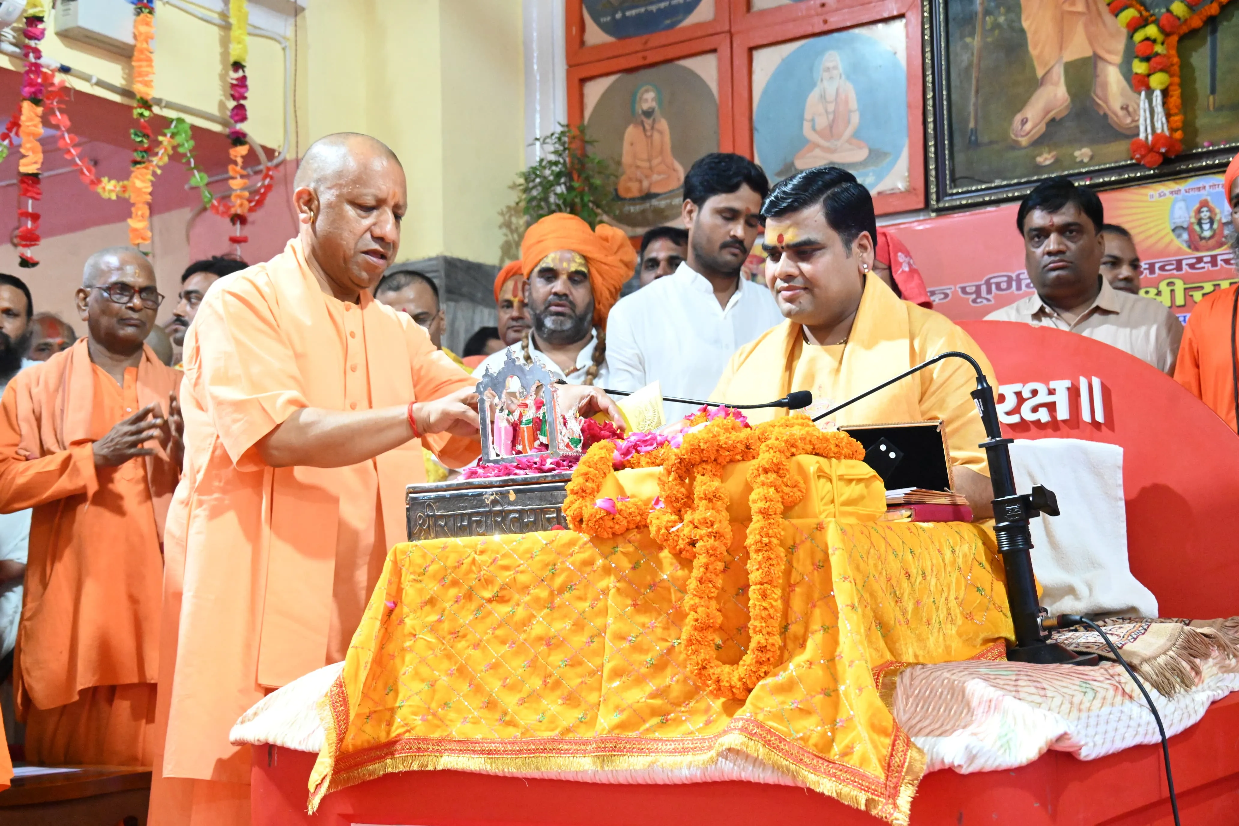 भक्ति के बिना जीवन अंधकारमय होता है—सीएम योगी