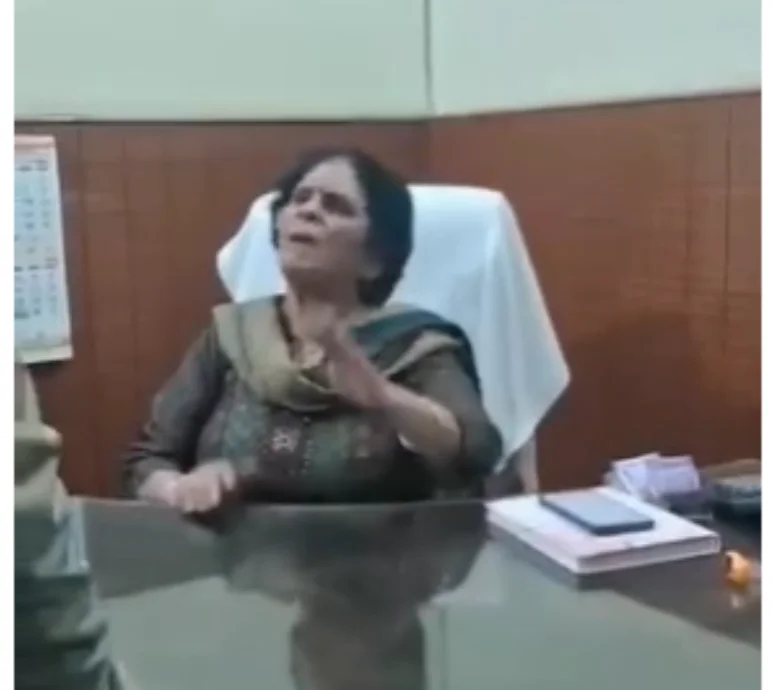 अभिभावकों में आक्रोश