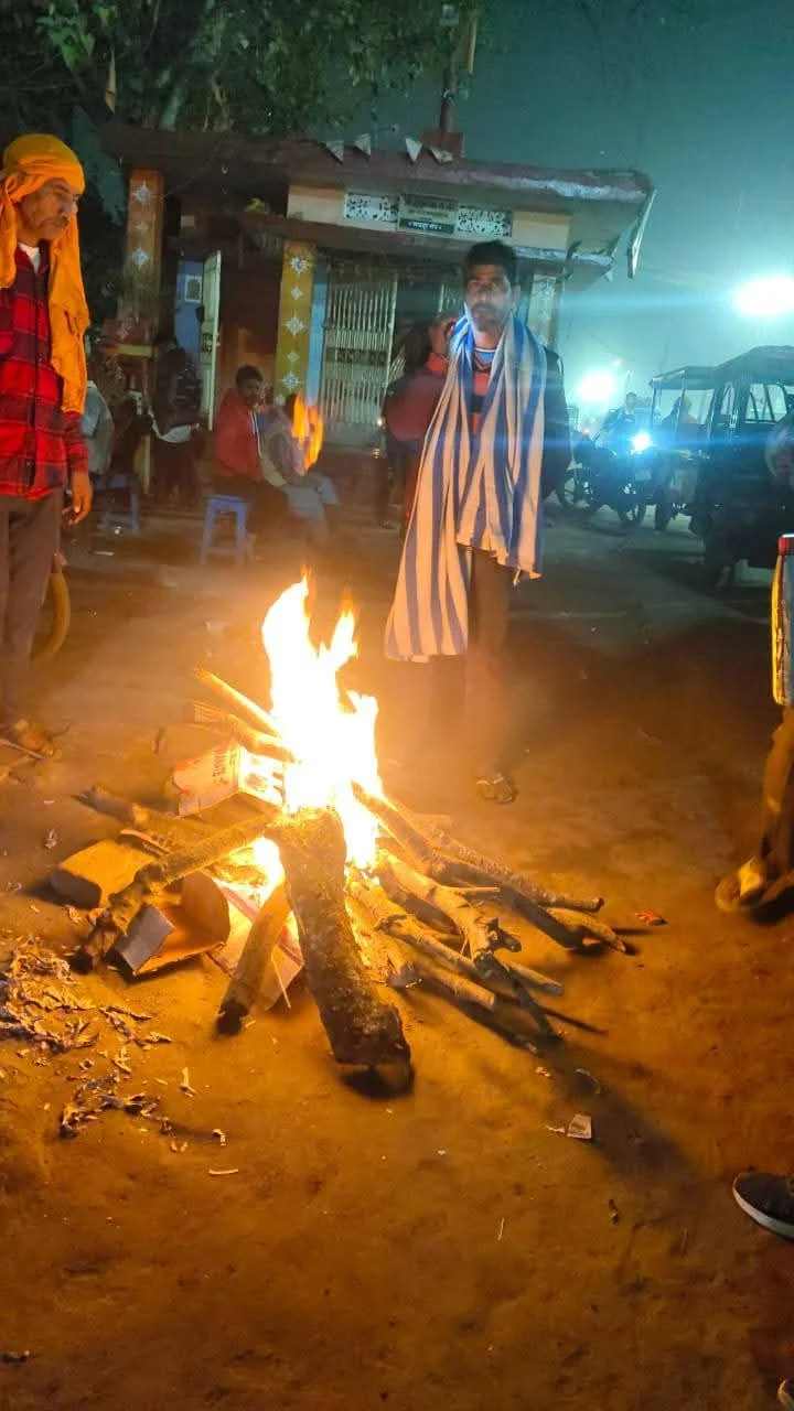 बढ़ती ठंड से राहत खगड़िया नगर परिषद ने कराया -- अलाव की व्यवस्था