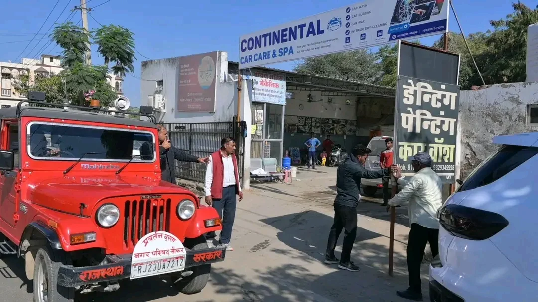 नगर परिषद सीकर सख्त कार्रवाई करते हुए फुटपाथों से हटवाए अस्थायी अतिक्रमण