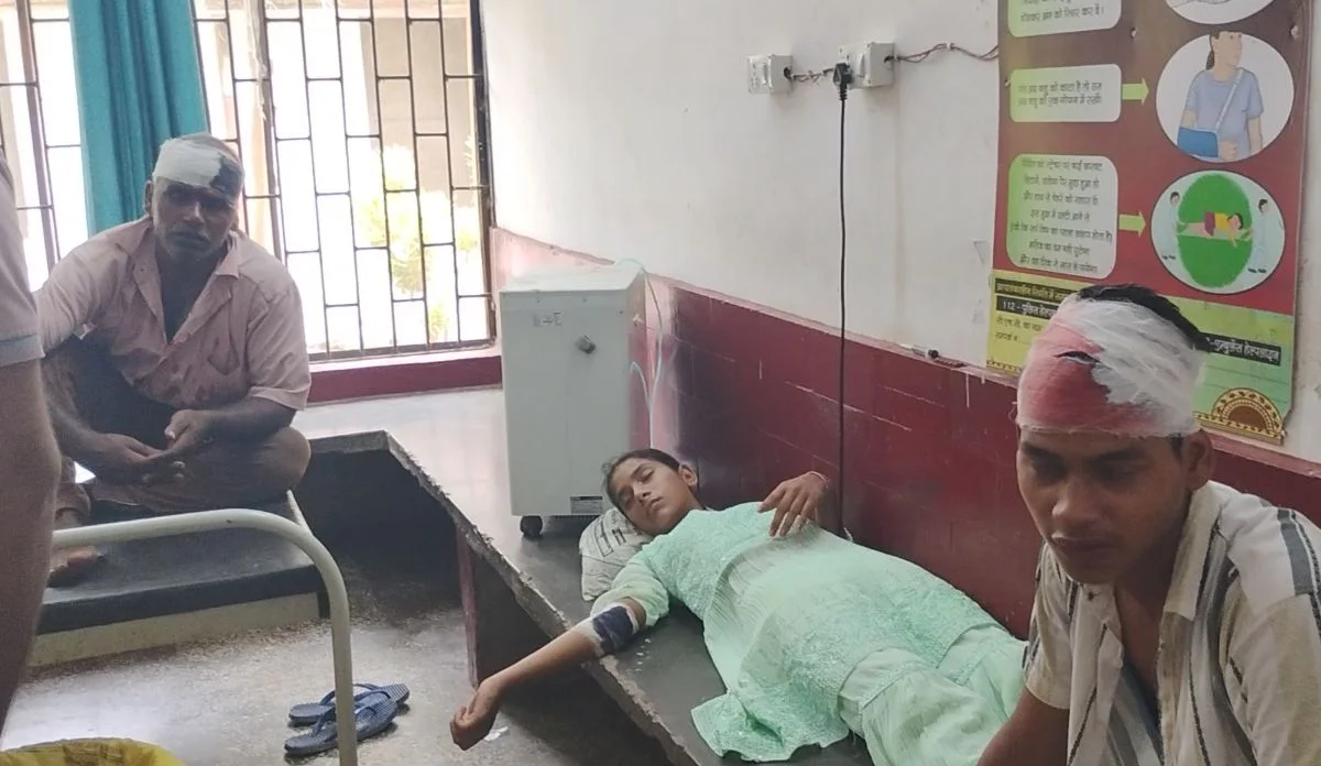 फतेहपुर थाना क्षेत्र के भदनेवा मोड़ पर दर्दनाक हादसा, घायलों को जिला अस्पताल रेफर
