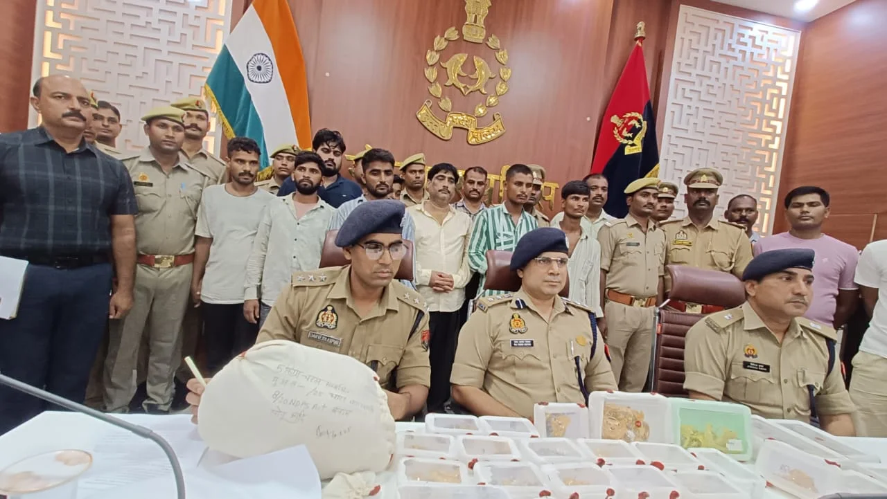 खजनी थाना पुलिस ने अंतर-राज्यीय संगठित गिरोह को दबोचा, सोने-चांदी के जेवरात, नकदी, हथियार व चरस समेत भारी मात्रा में सामान बरामद
