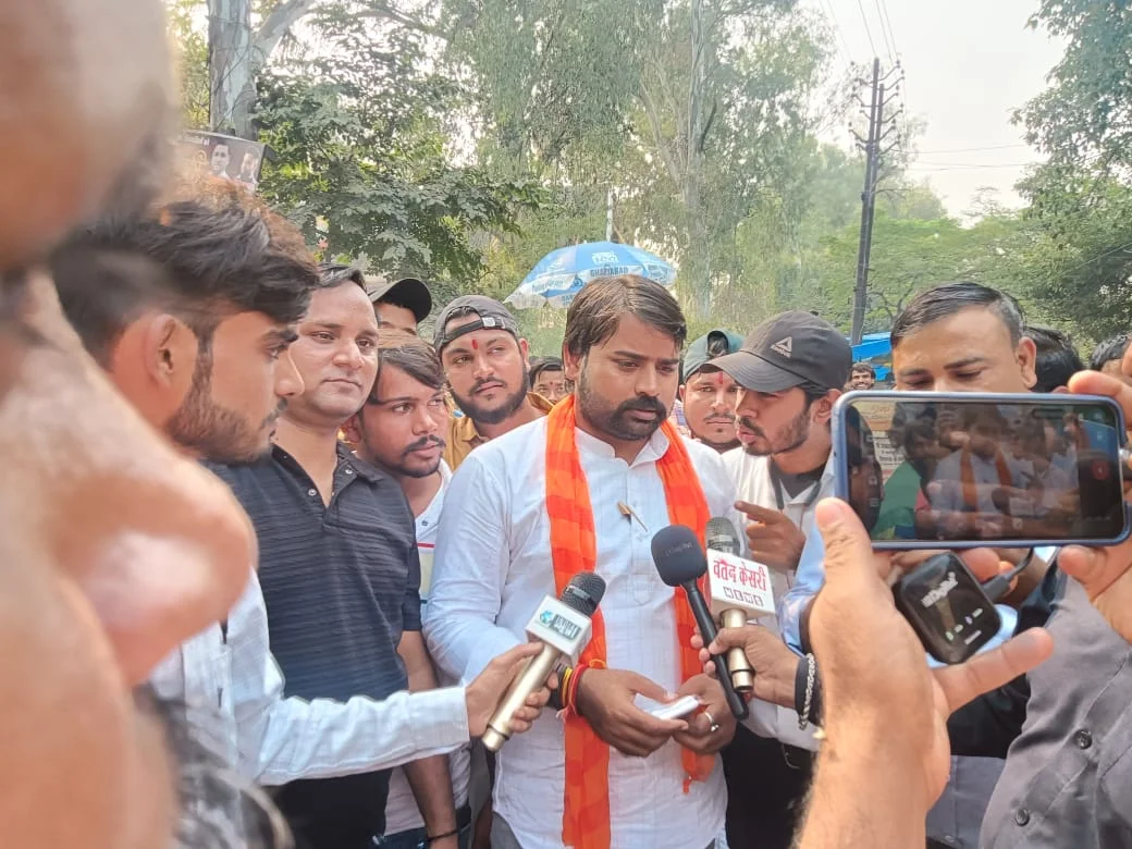 गाय का अपमान करने वाली महिला की गिरफ्तारी और सख्त कार्रवाई की मांग