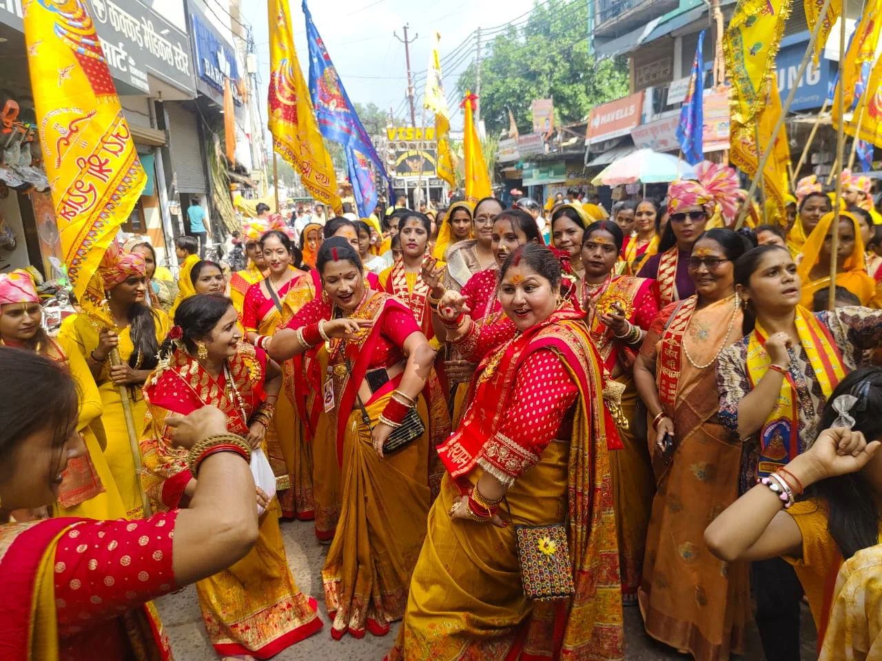 जगह-जगह हुआ भव्य स्वागत, भक्तों ने किया पूजा-अर्चना