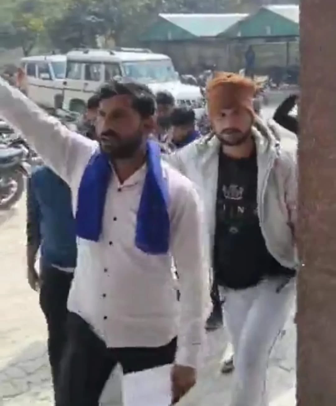 , एसडीएम को ज्ञापन सौंपा