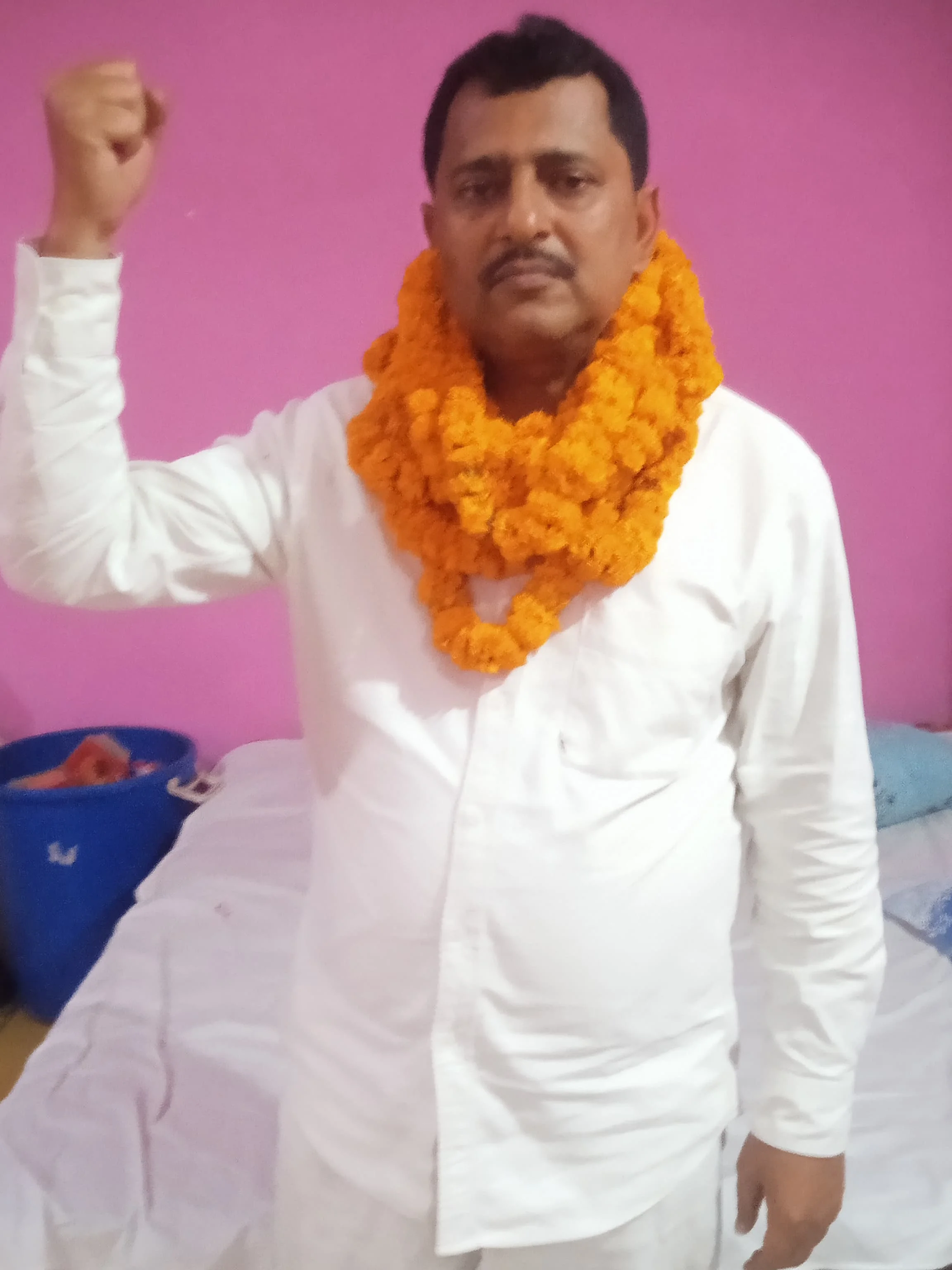 स्थानीय निकाय के प्रतिनिधियों को सम्मान सुरक्षा सुविधा वेतन बीमा भत्ता  अन्य पेंशन और अन्य अधिकार मिलना चाहिए