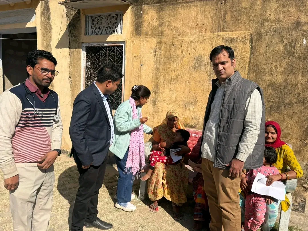स्वास्थ्य अधिकारियों ने विभिन्न संस्थानों का किया दौरा