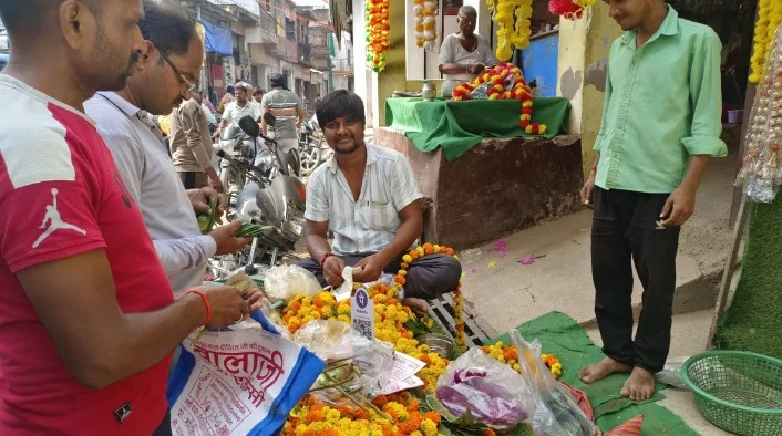 दीपावली 2025: मां लक्ष्मी पूजन के लिए फूलों की बढ़ी मांग