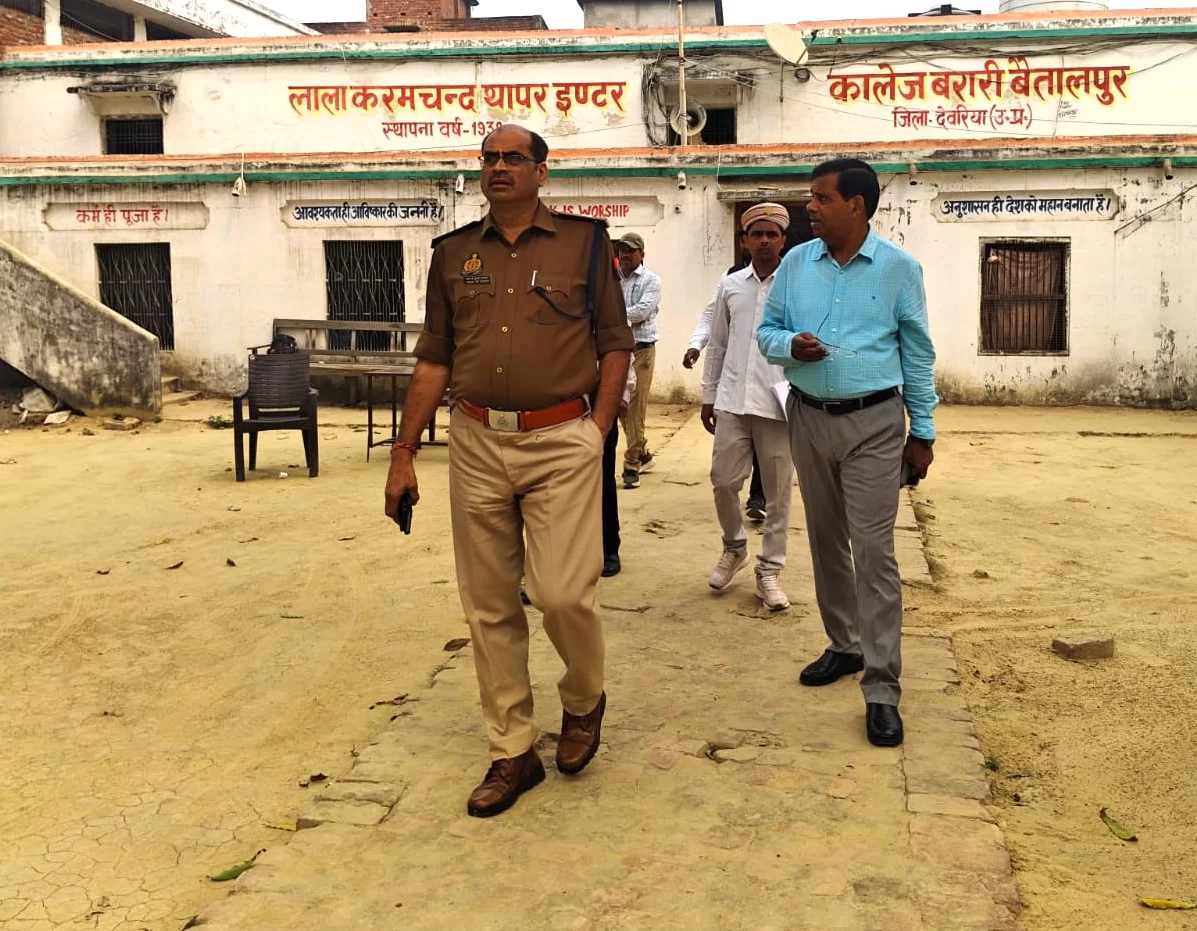 केंद्रों व स्ट्रांग रूम का निरीक्षण