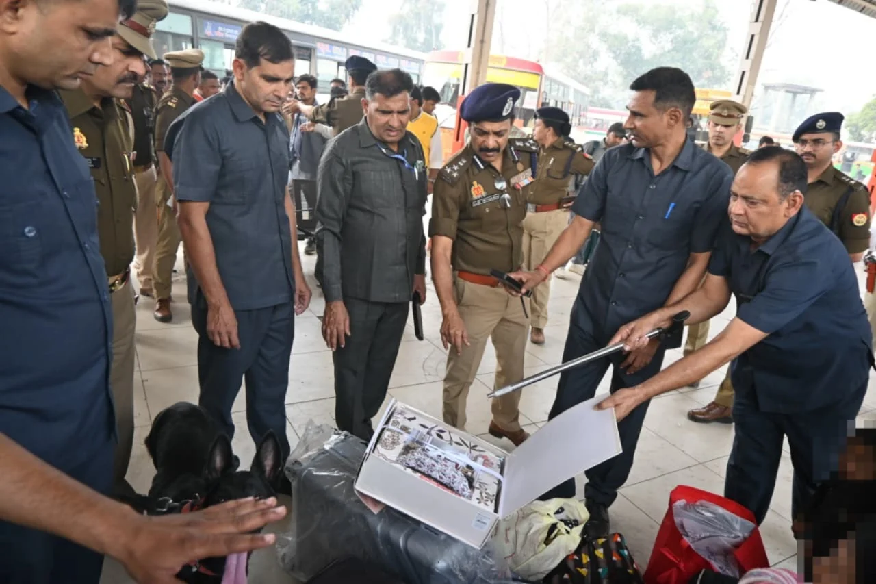 अतिरिक्त पुलिस आयुक्त ने कौशाम्बी मेट्रो स्टेशन पर चलाया सघन चेकिंग अभियान