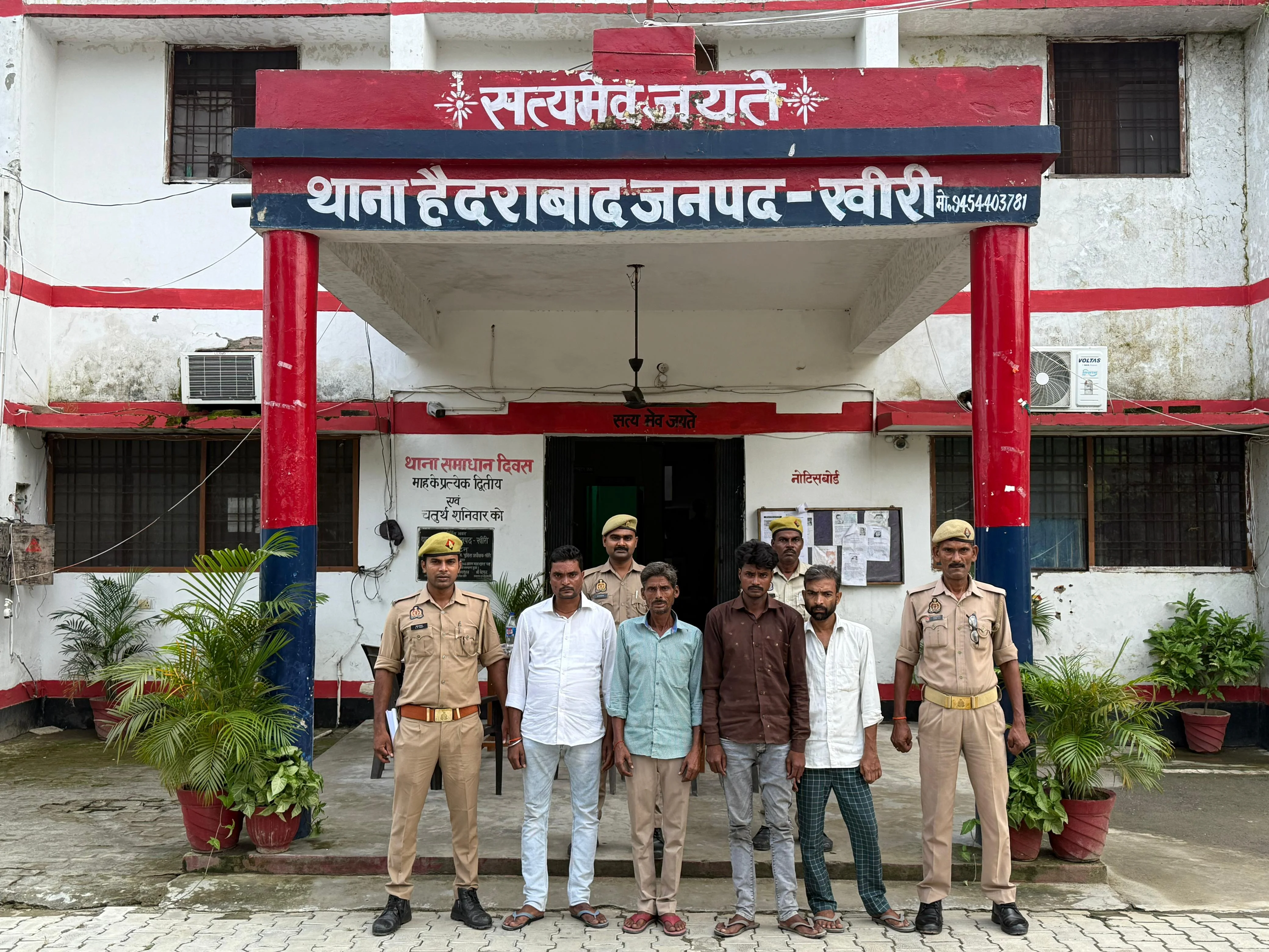 मदारपुर बसही में हुआ विवाद, चार गिरफ्तार