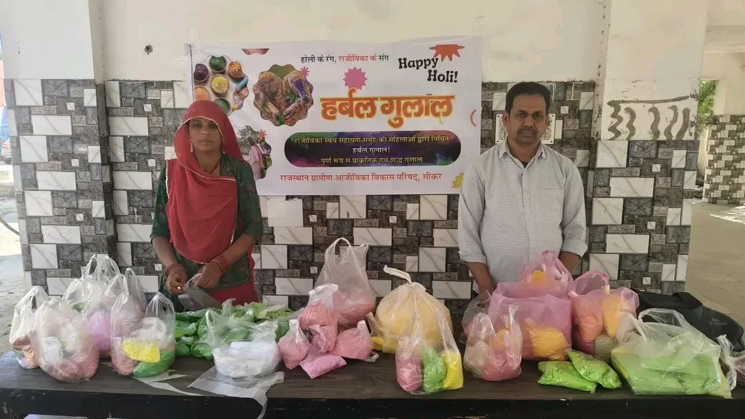 जिला कलेक्टर कार्यालय परिसर में स्वदेशी व पर्यावरण अनुकूल उत्पादों की बढ़ी मांग