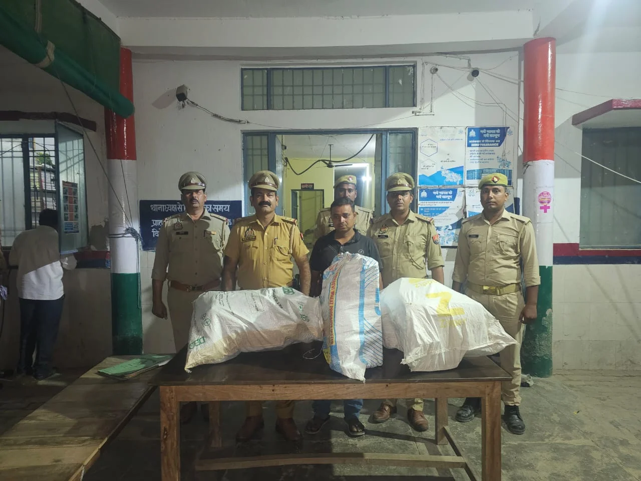 औरैया न्यूज, अछल्दा पुलिस, अवैध पटाखे, विस्फोटक सामग्री, गिरफ्तार