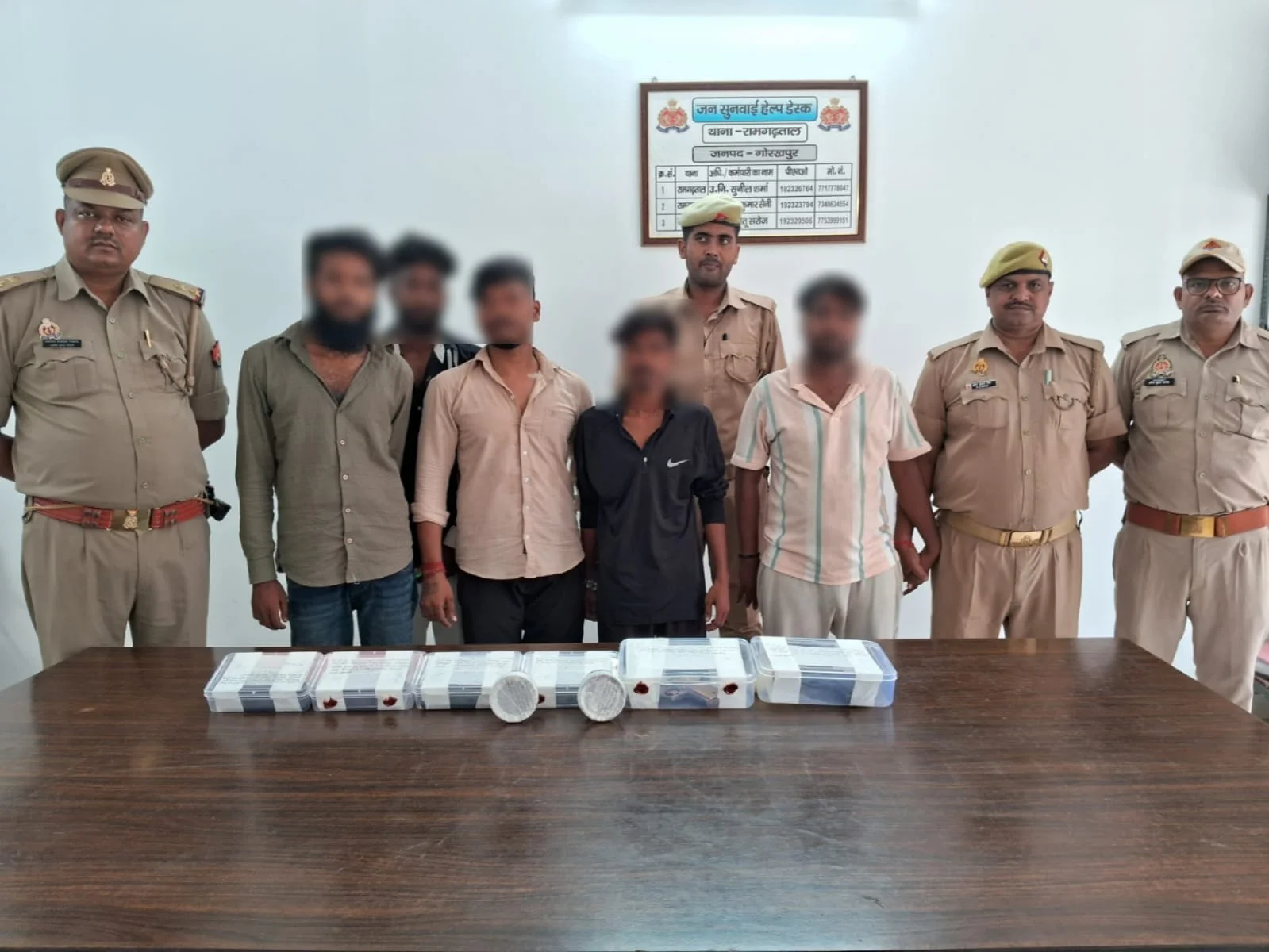 पिस्टल, कारतूस, मोबाइल और मोटरसाइकिल बरामद, कई पर दर्ज हैं हत्या व गैंगेस्टर के मुकदमे