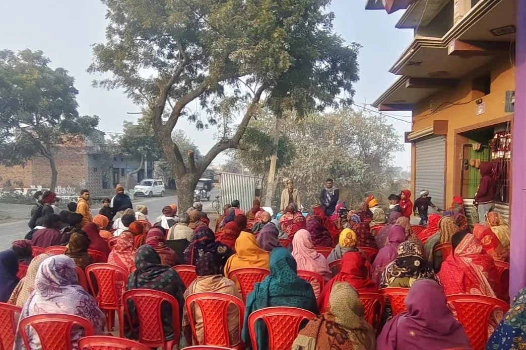 चिउटहां पुलिस ने ग्रामीणों को किया जागरूक, महिला सशक्तिकरण पर जोर