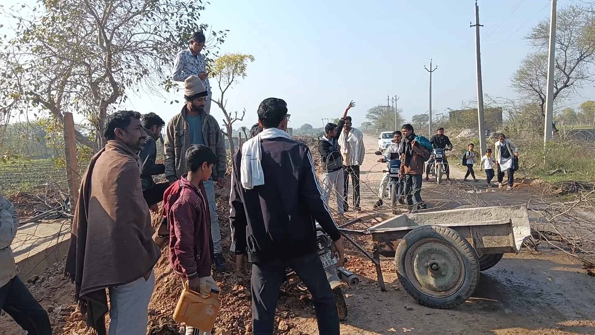 आक्रोशित किसानों ने ककोड-नगर फोर्ट मार्ग किया जाम