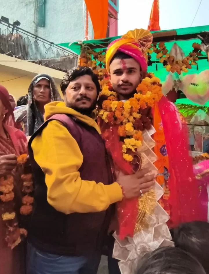 रवानगी के दौरान शहर के सामाजिक लोगो ने किया मोहित चारधाम का भव्य स्वागत
