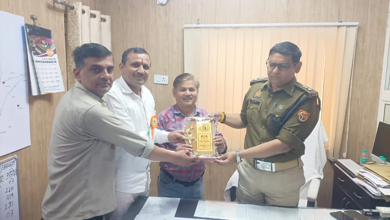 जितेंद्र कसाना, दिगंबर चौधरी और बृजेंद्र कुमार ने ऑटो चालकों की समस्याएँ रखीं, डीसीपी ट्रैफिक ने जल्द कार्रवाई का भरोसा दिया