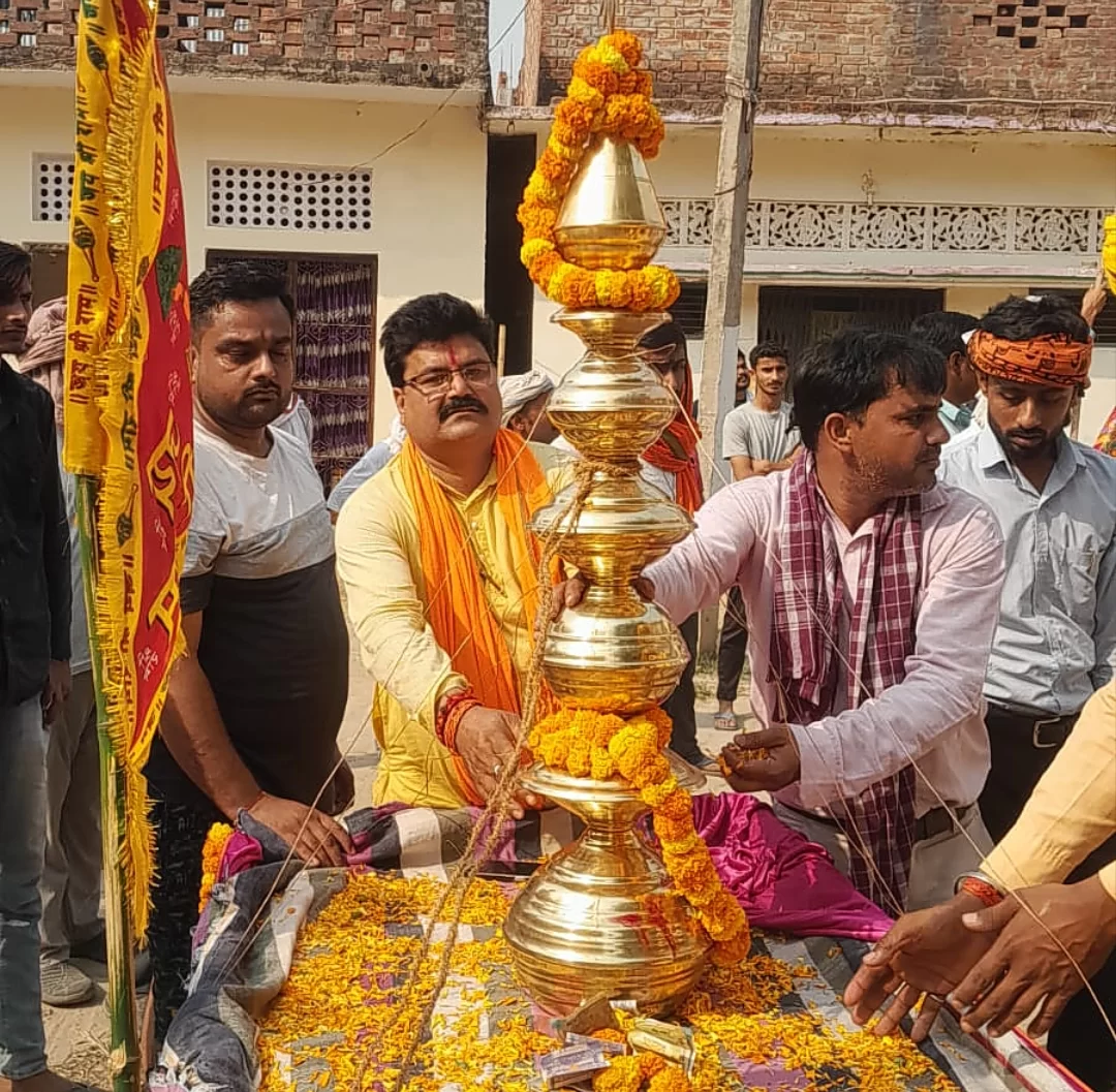 ग्राम पिपरारामधर में भव्य गुंबद का निर्माण