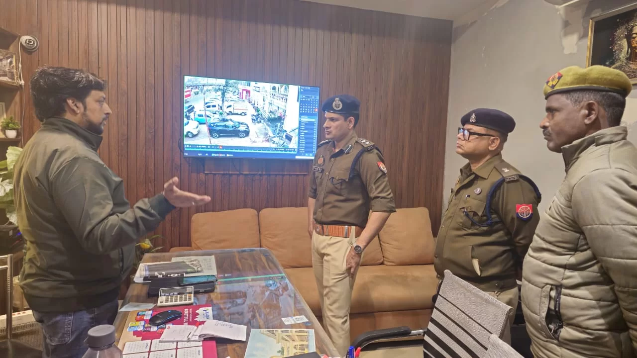 रायबरेली में पुलिस का सघन चेकिंग अभियान, पैदल गश्त से सुरक्षा व्यवस्था चाक-चौबंद