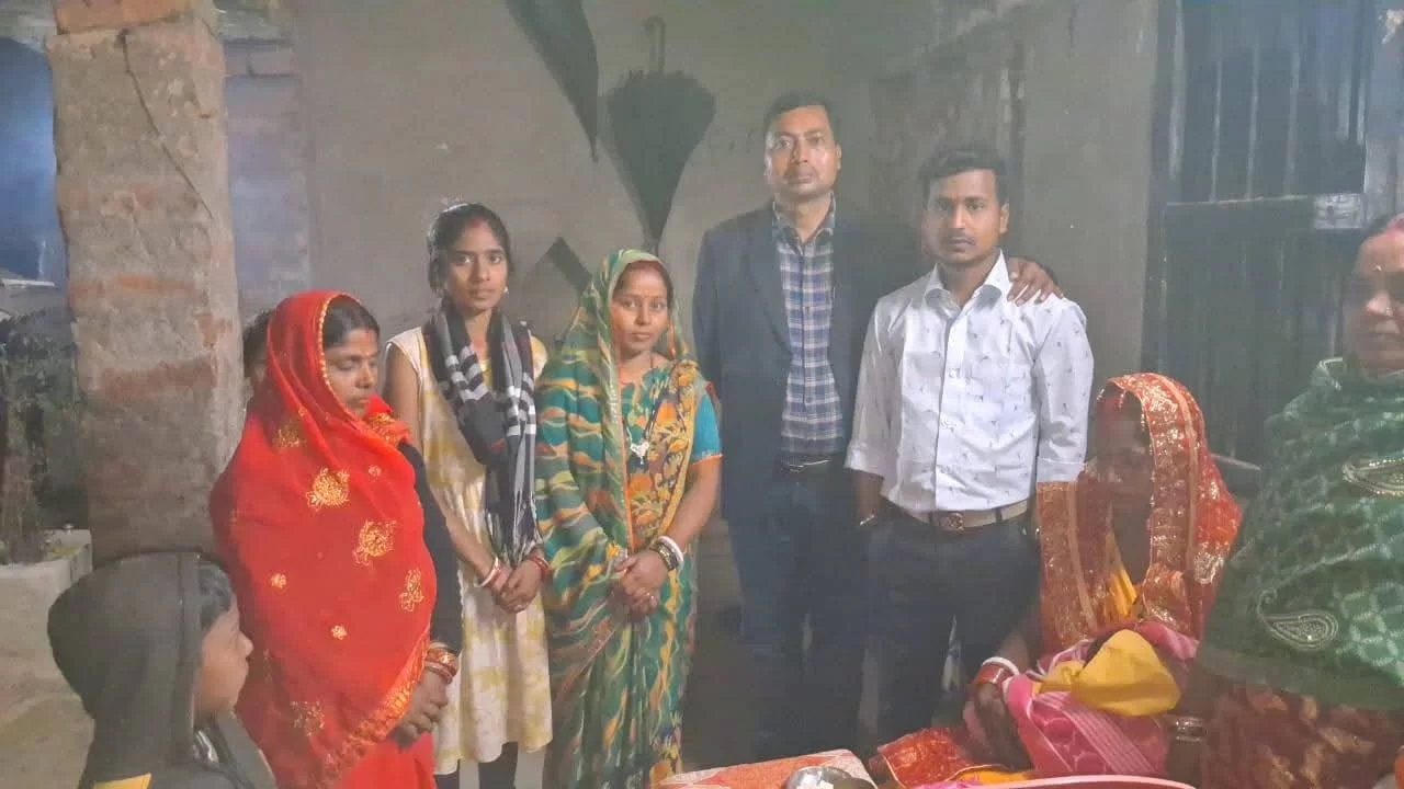 नवजात शिशु को दिया आशीर्वाद, परिवार के सुख-समृद्धि की कामना