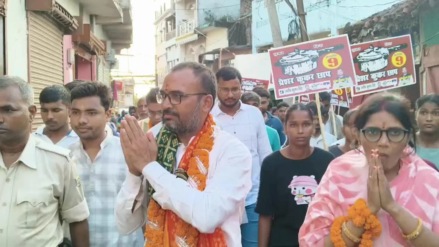 चंदन यादव को स्थानीय चेहरा बात कर महा गठबंधन वोटरो को लुभा रहा है जबकि बबलू मंडल को बाहरी